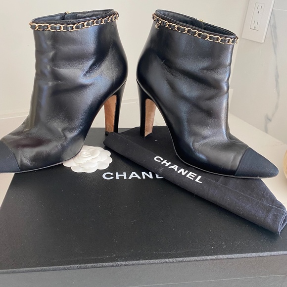 Chanel boots - Picture 1 of 11